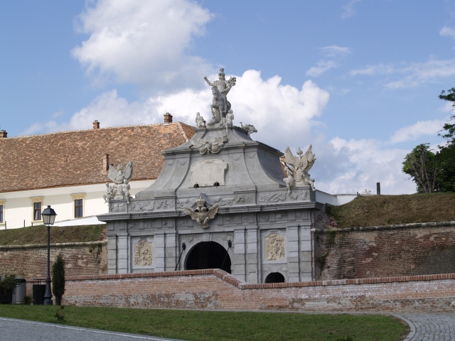 Cetatea Alba Carolina , Alba Iulia (acelasi stil de constructie ca si Cetatea Aradului)